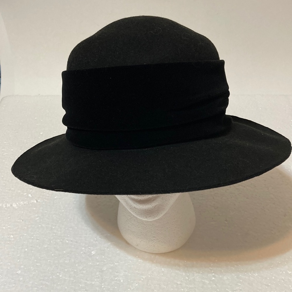 ANN TAYLOR VINTAGE BLACK HAT WITH BLACK VELVET HEAD BAND
